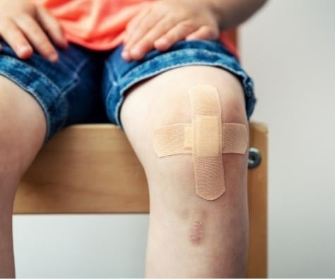 Contuziile produc durere copilului si pot afecta muschii sau organele -  4 remedii naturale in tratarea contuziilor