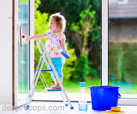 Primele responsabilitati ale copilului -  de ce e important sa ne implicam copilul in treburile casnice